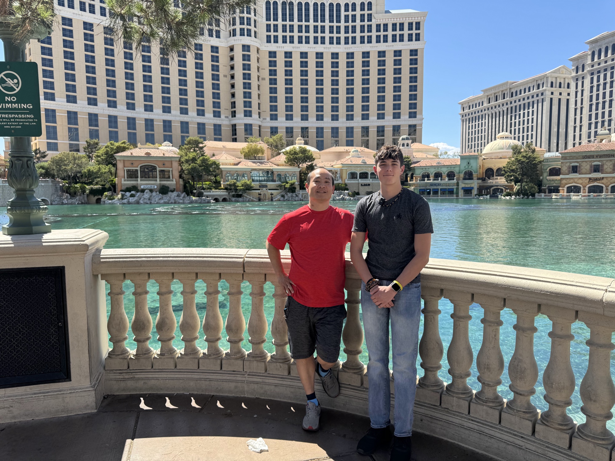Elias Bartu at the Bellagio fountains